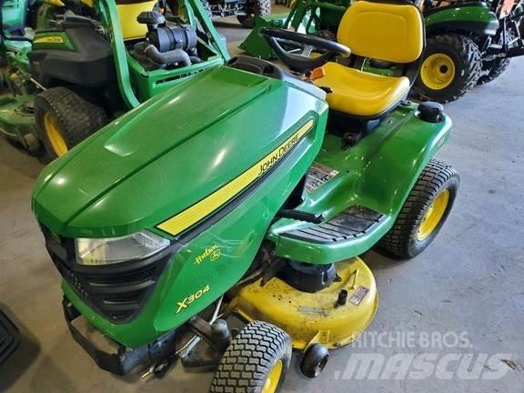 John Deere X304 骑乘式割草机