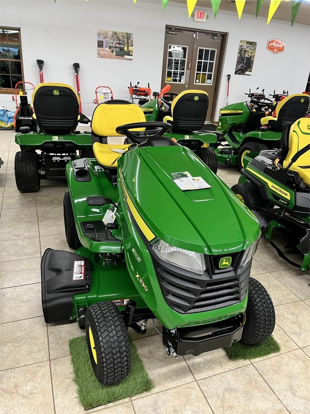 John Deere X330 小型拖拉机