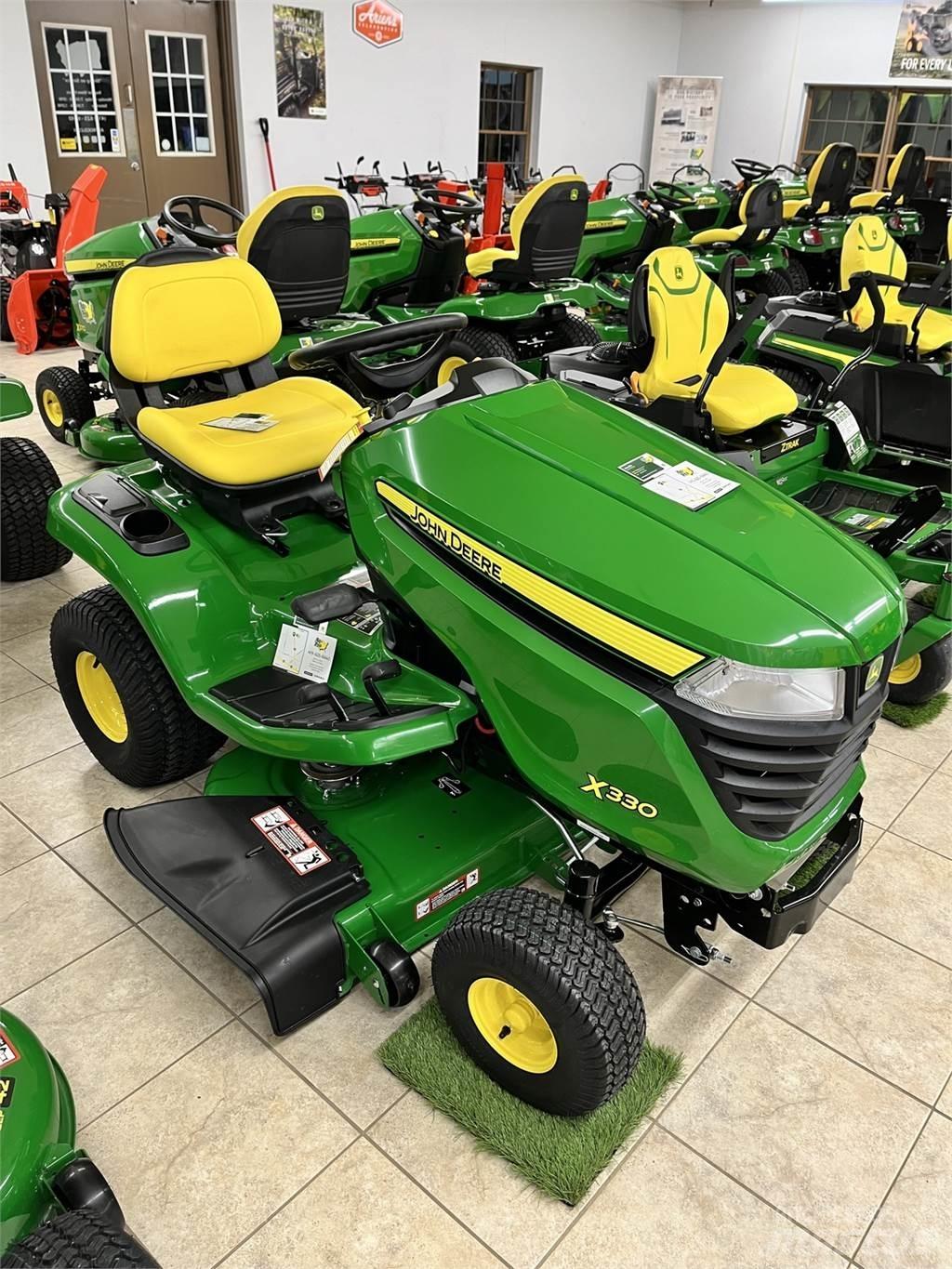 John Deere X330 小型拖拉机