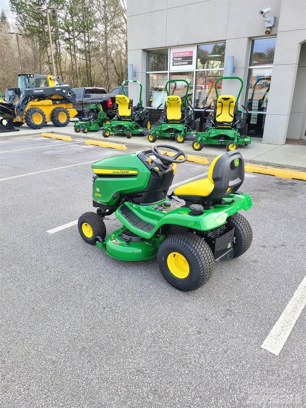 John Deere X330 小型拖拉机