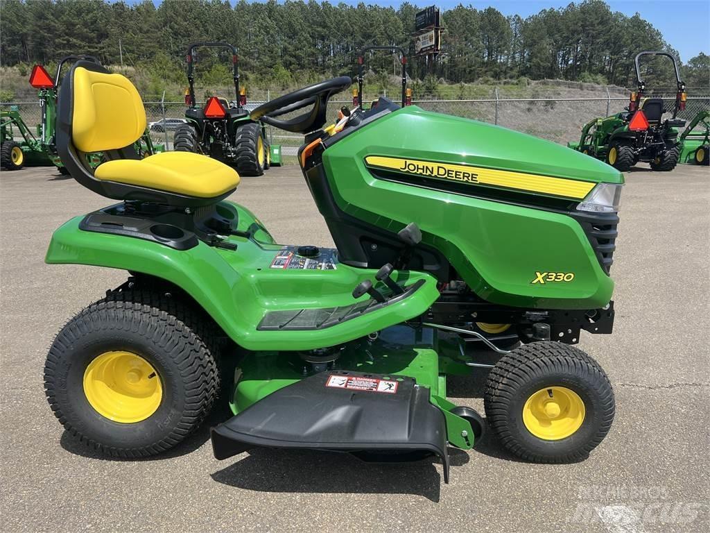John Deere X330 小型拖拉机