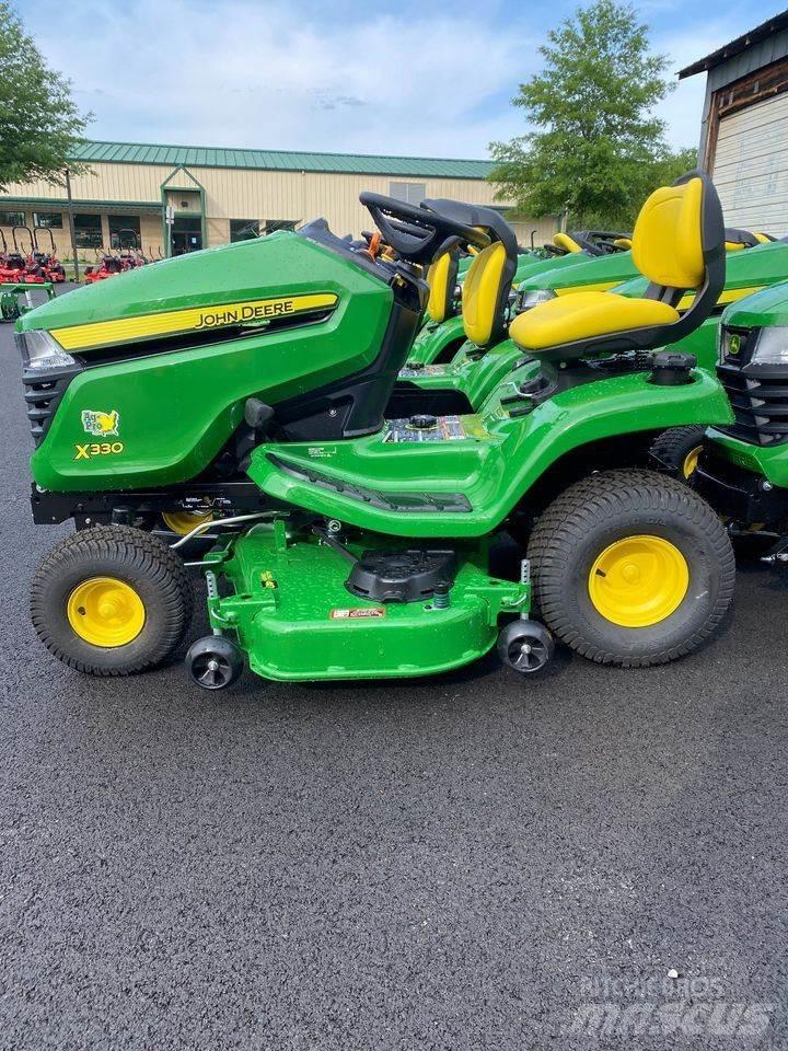 John Deere X330 小型拖拉机