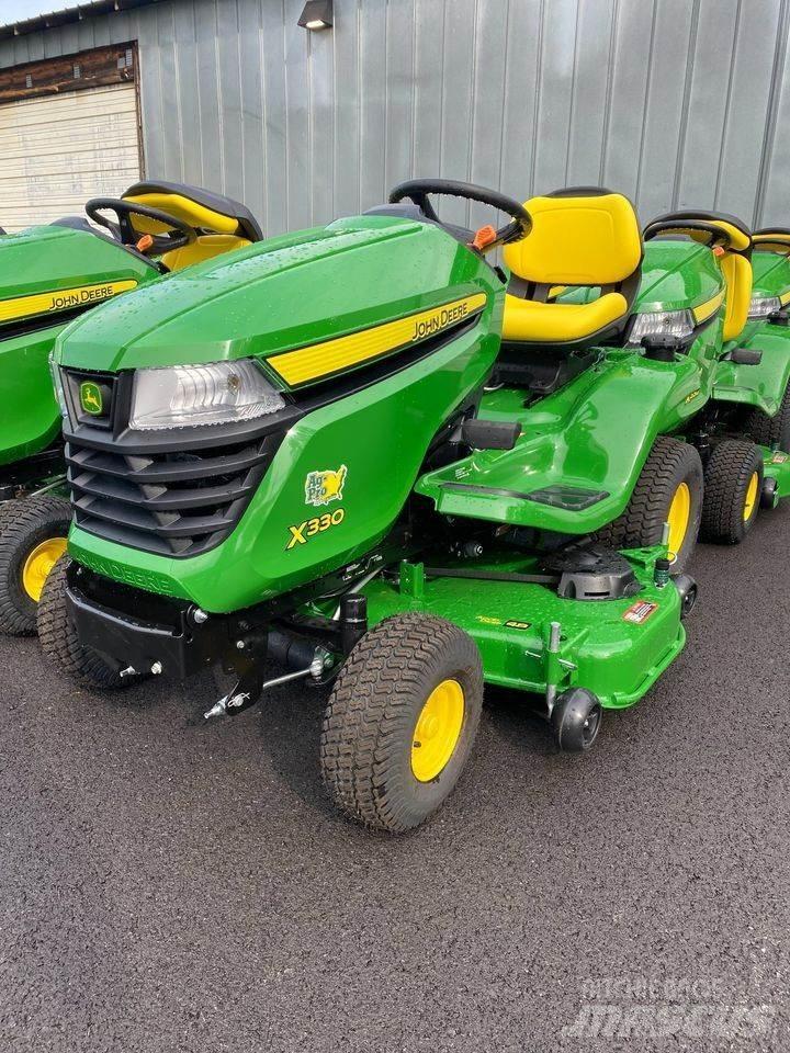John Deere X330 小型拖拉机