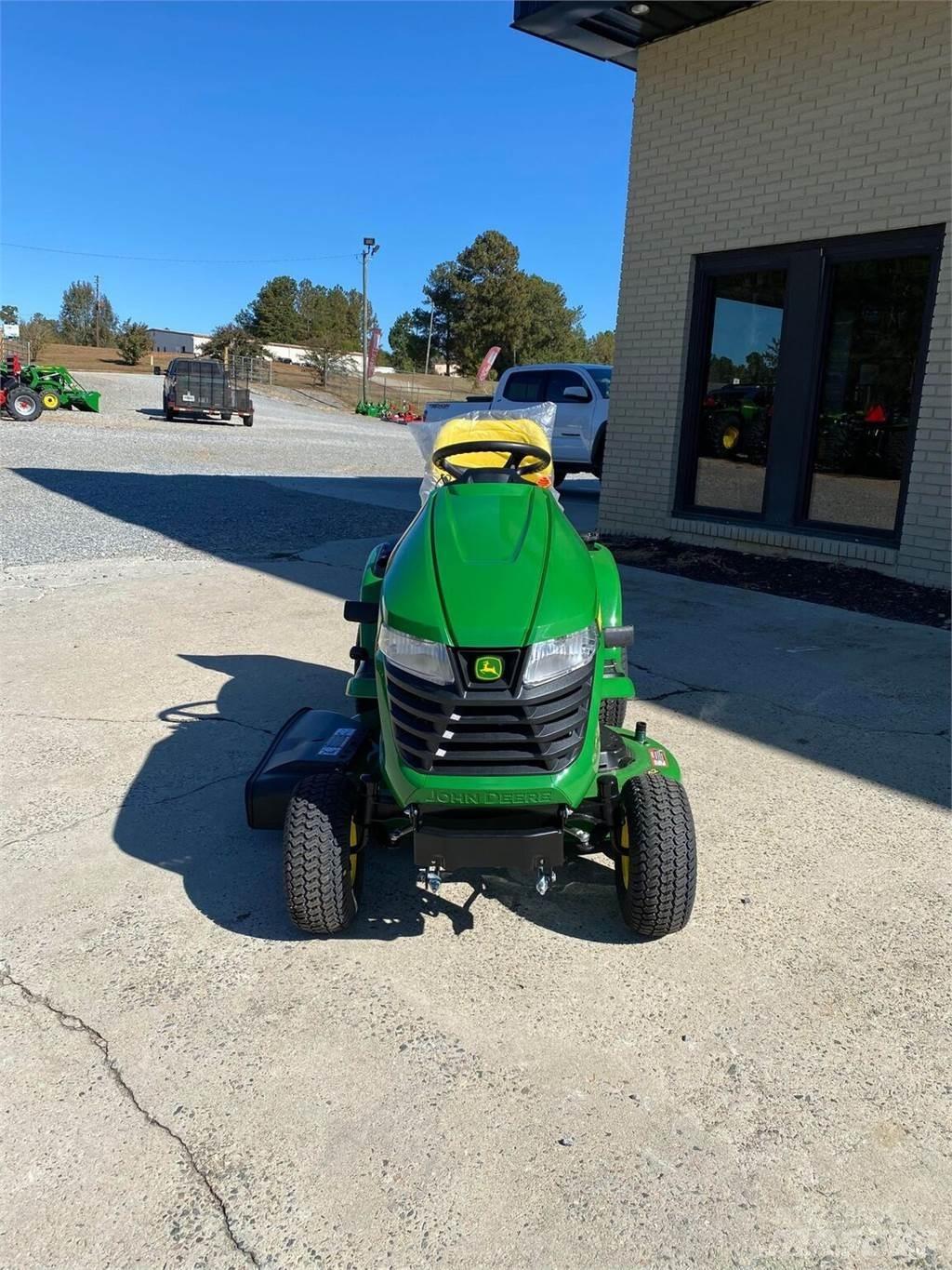 John Deere X330 小型拖拉机