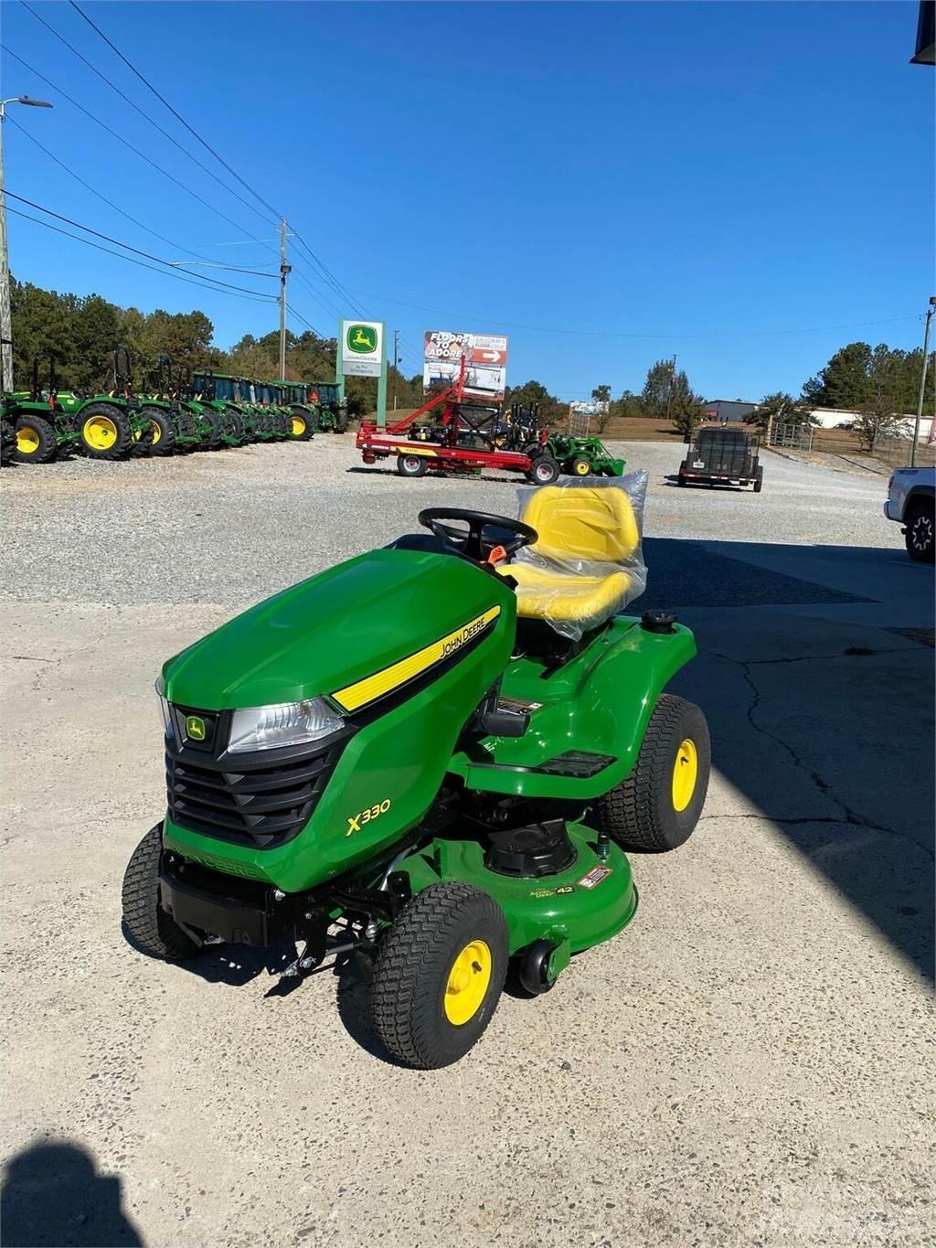 John Deere X330 小型拖拉机
