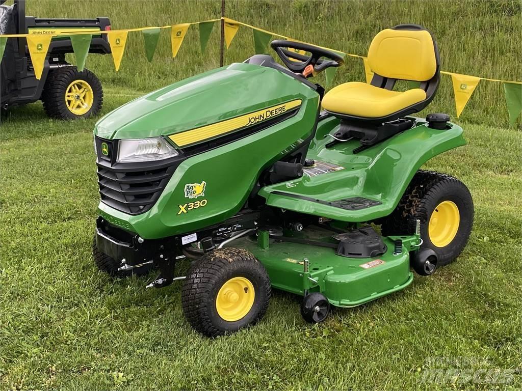 John Deere X330 小型拖拉机