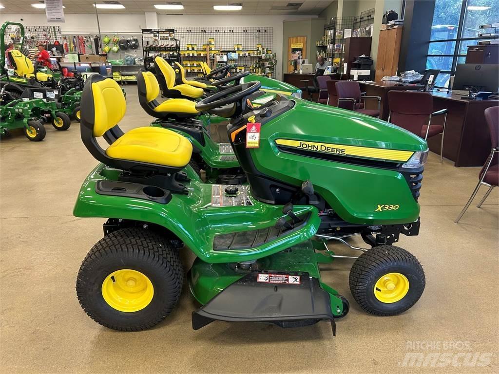 John Deere X330 小型拖拉机