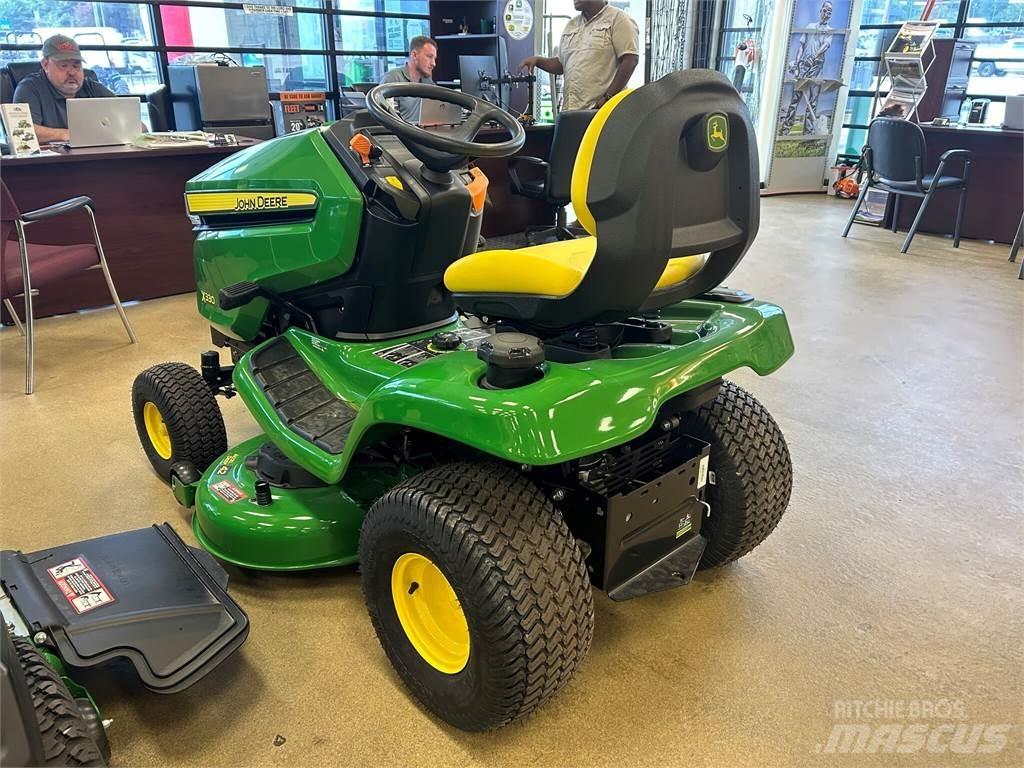 John Deere X330 小型拖拉机