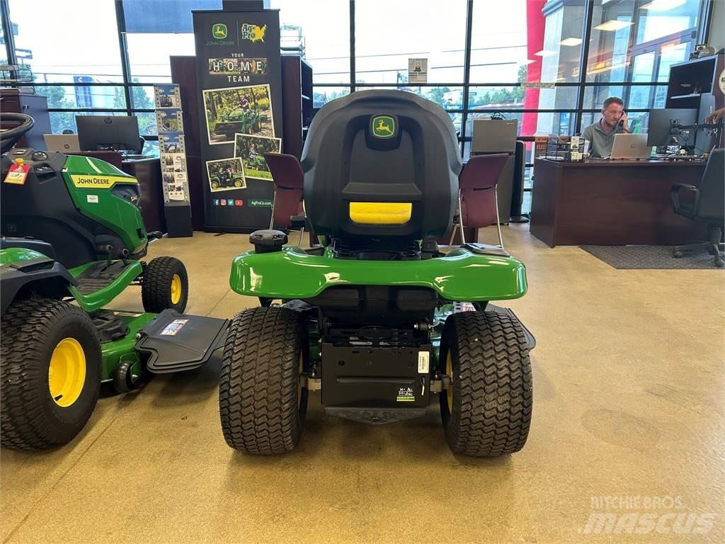 John Deere X330 小型拖拉机