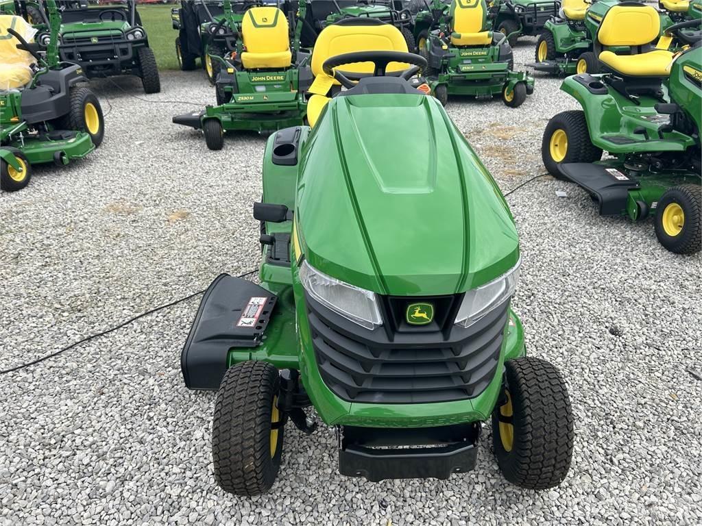 John Deere X330 小型拖拉机