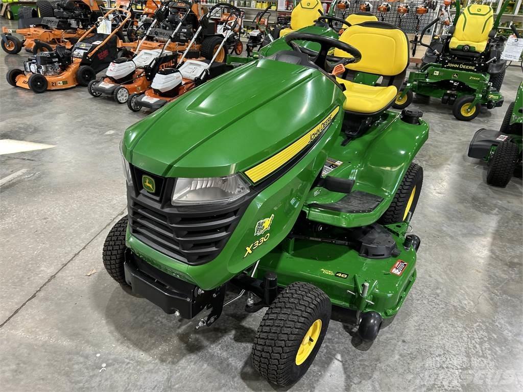 John Deere X330 小型拖拉机