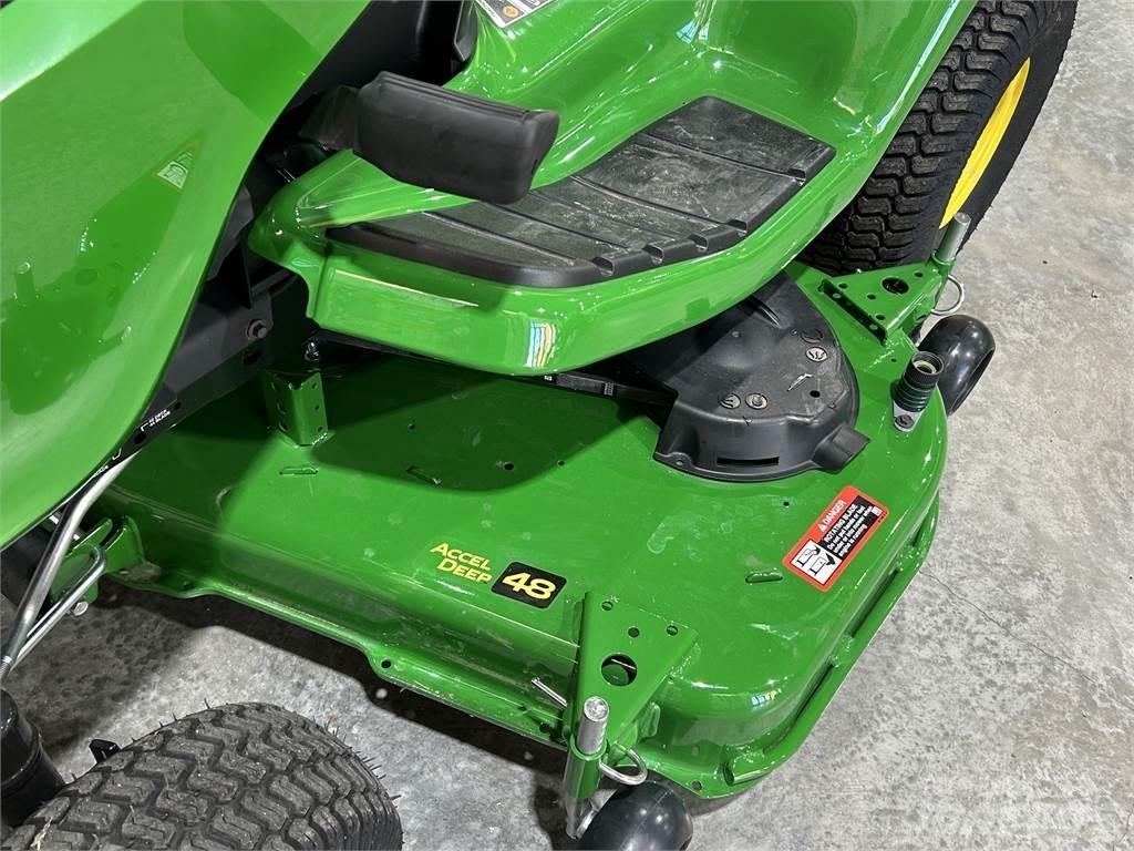 John Deere X330 小型拖拉机