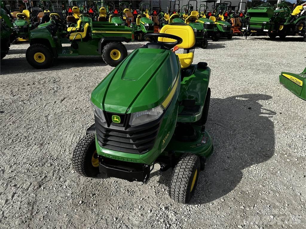 John Deere X330 小型拖拉机