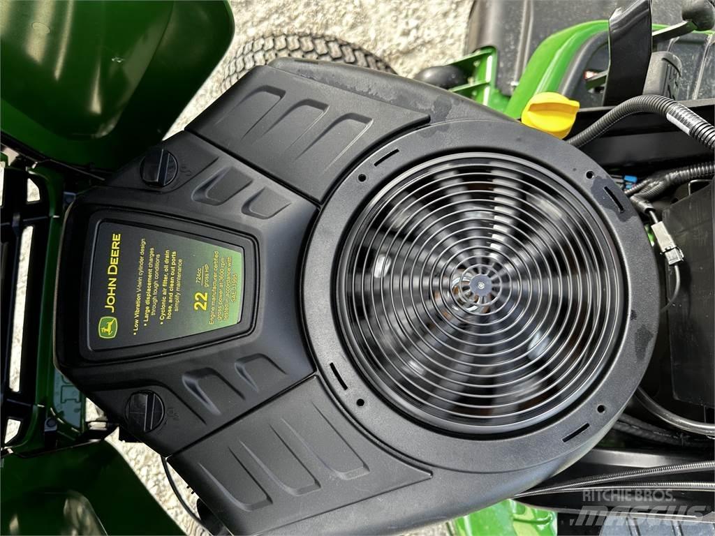 John Deere X330 小型拖拉机