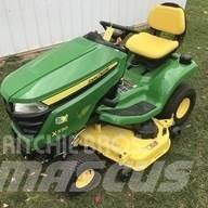 John Deere X330 小型拖拉机