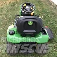 John Deere X330 小型拖拉机