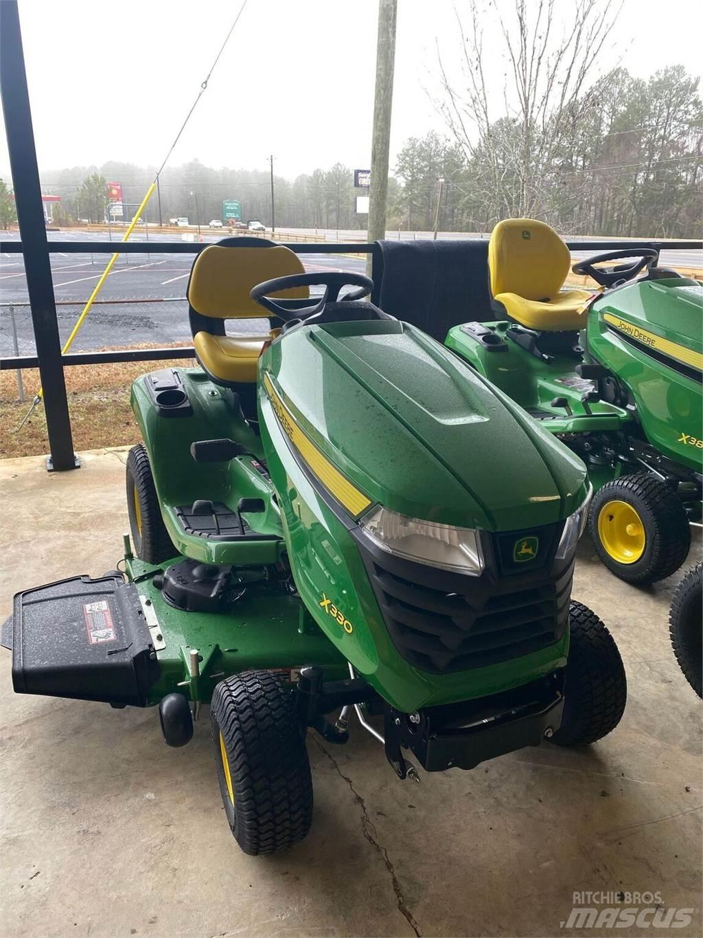 John Deere X330 小型拖拉机