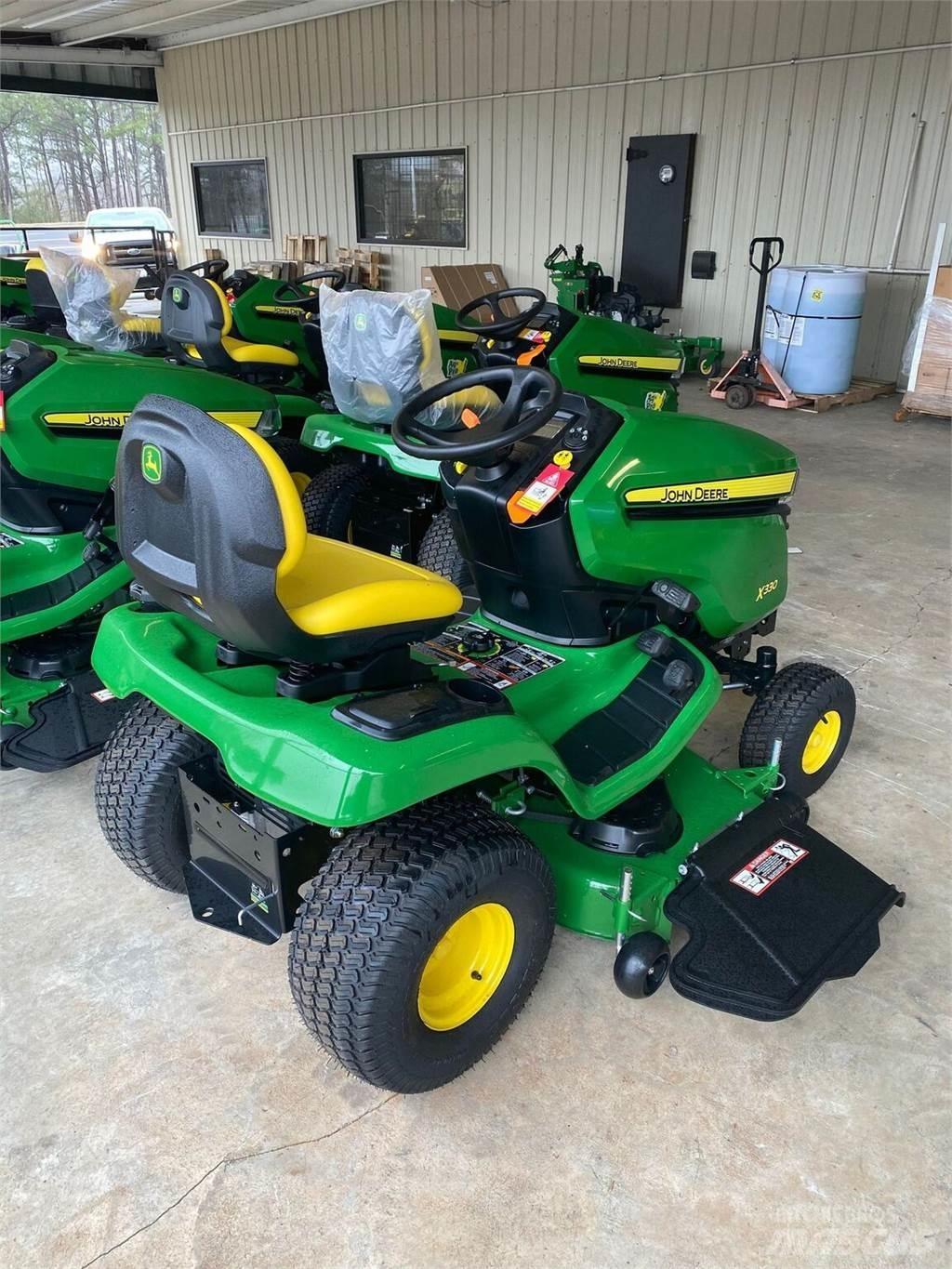 John Deere X330 小型拖拉机