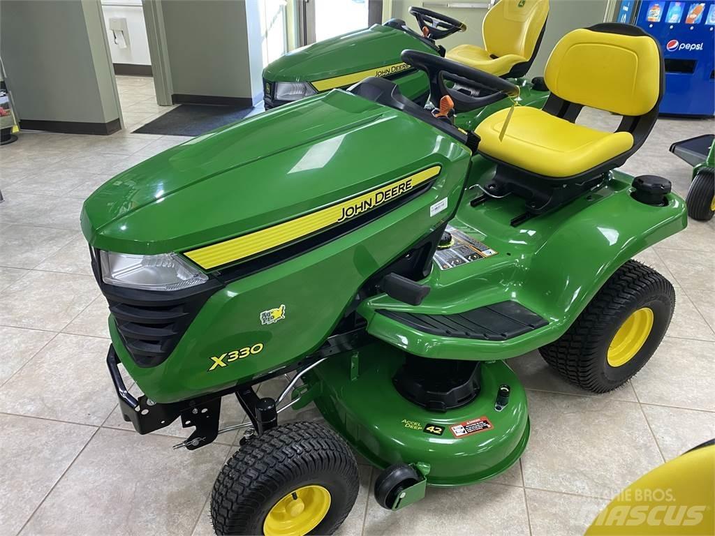 John Deere X330 小型拖拉机