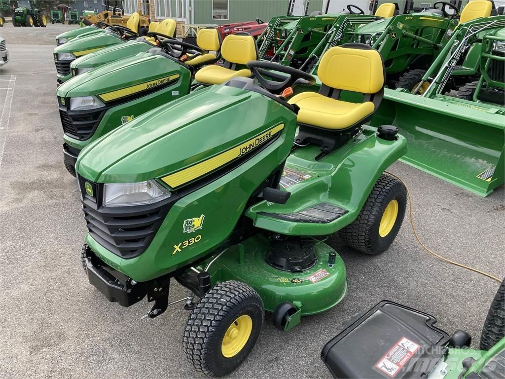 John Deere X330 小型拖拉机