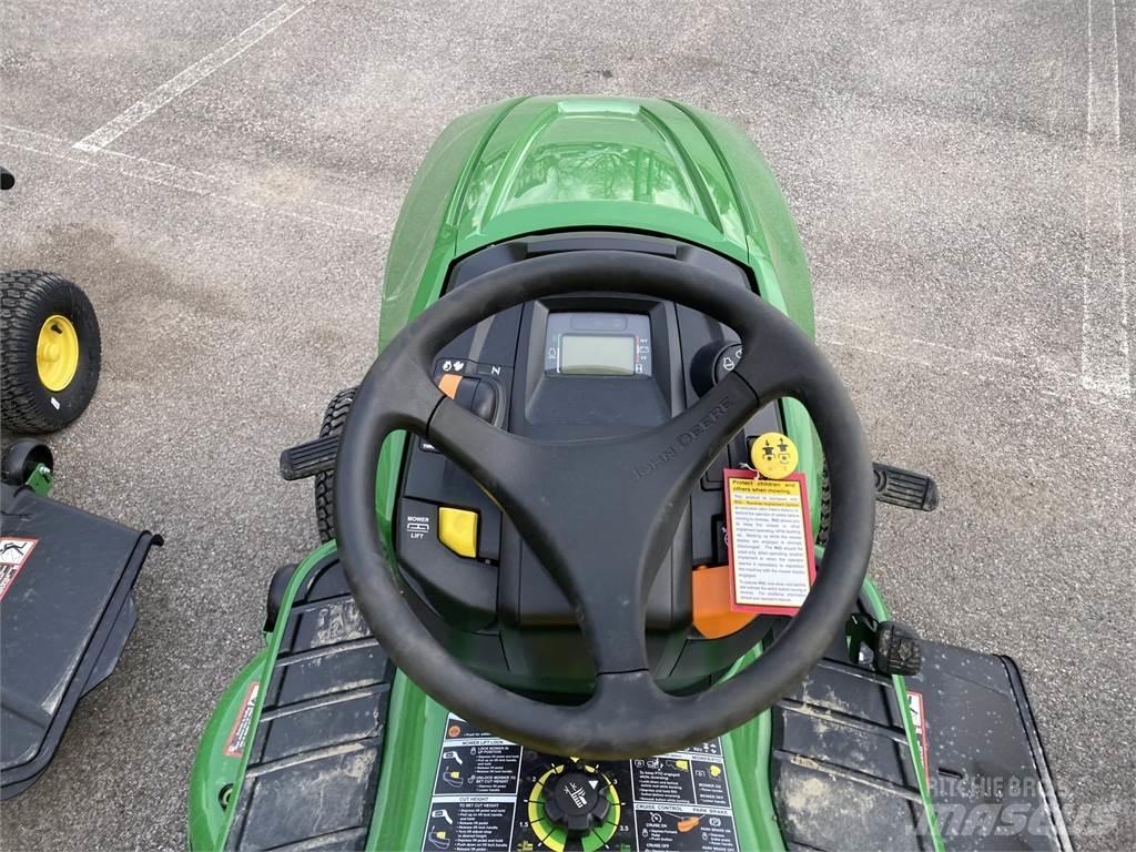 John Deere X330 小型拖拉机