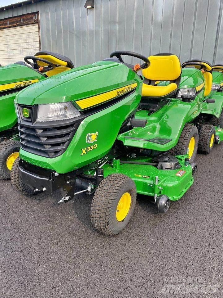 John Deere X330 小型拖拉机