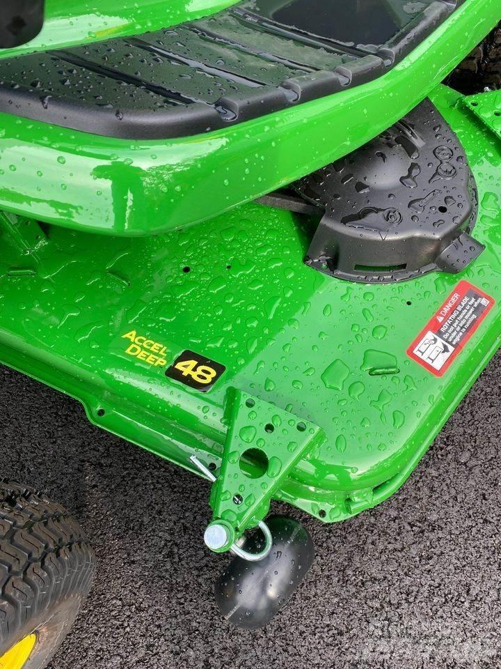 John Deere X330 小型拖拉机