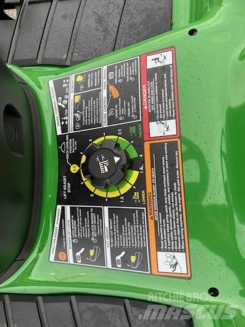 John Deere X350 小型拖拉机
