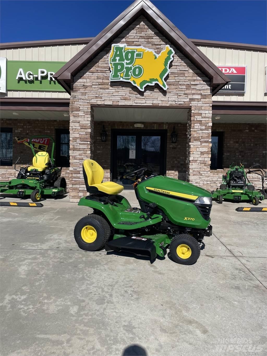 John Deere X370 小型拖拉机