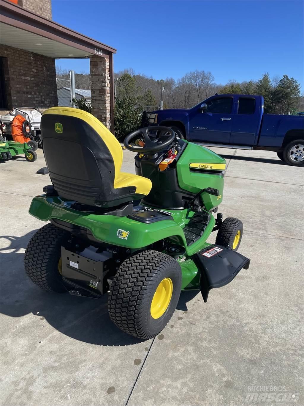 John Deere X370 小型拖拉机