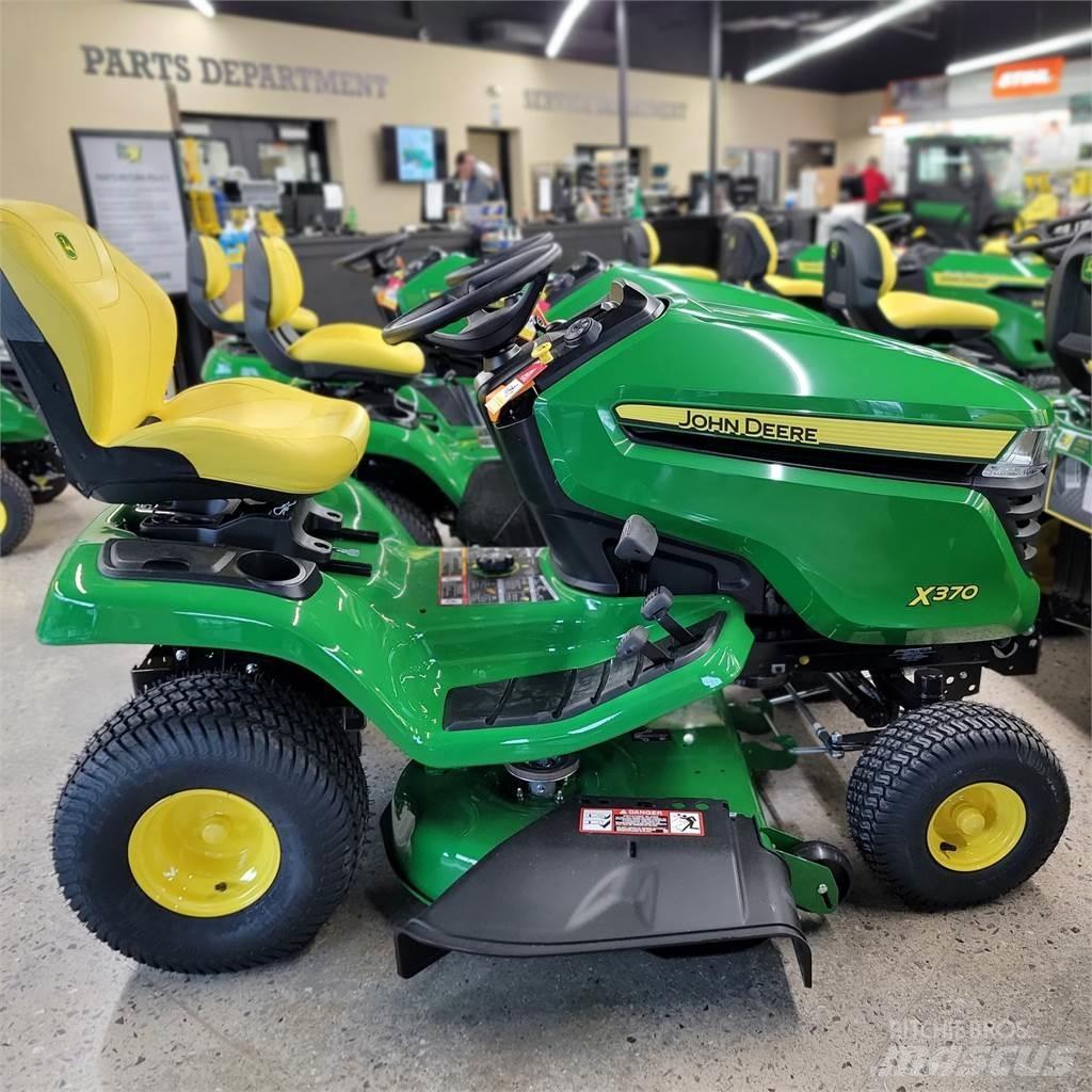 John Deere X370 小型拖拉机