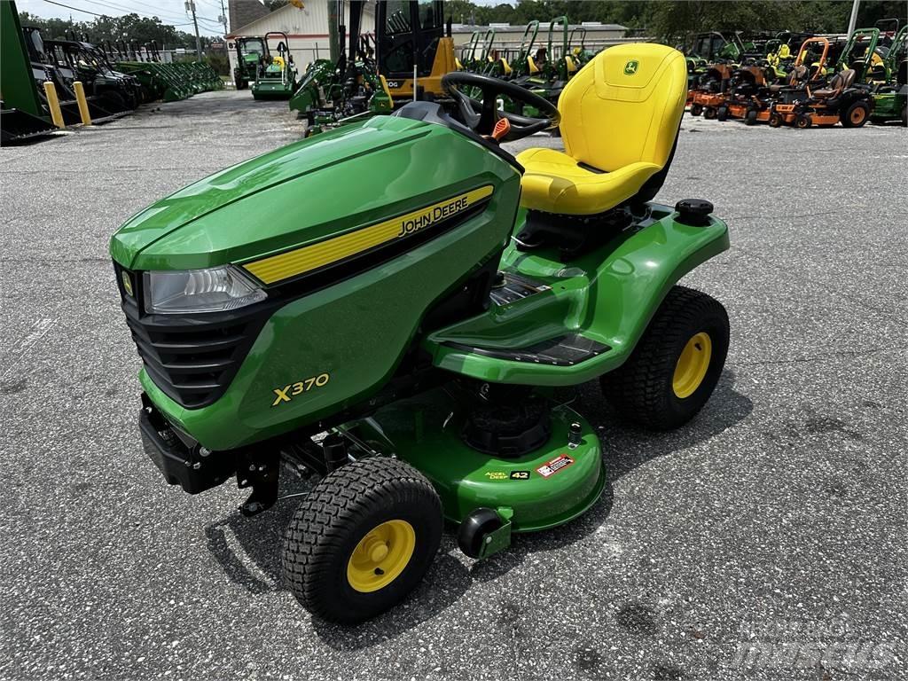 John Deere X370 小型拖拉机