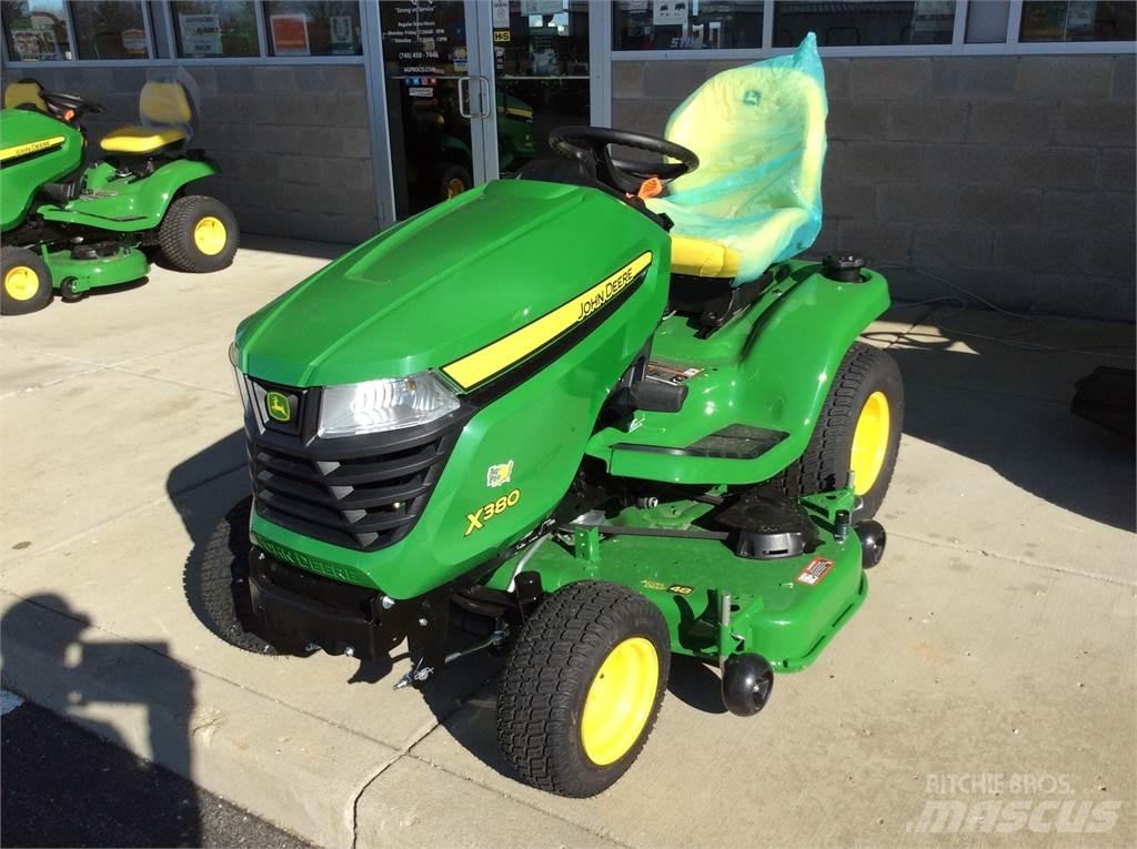 John Deere X380 小型拖拉机
