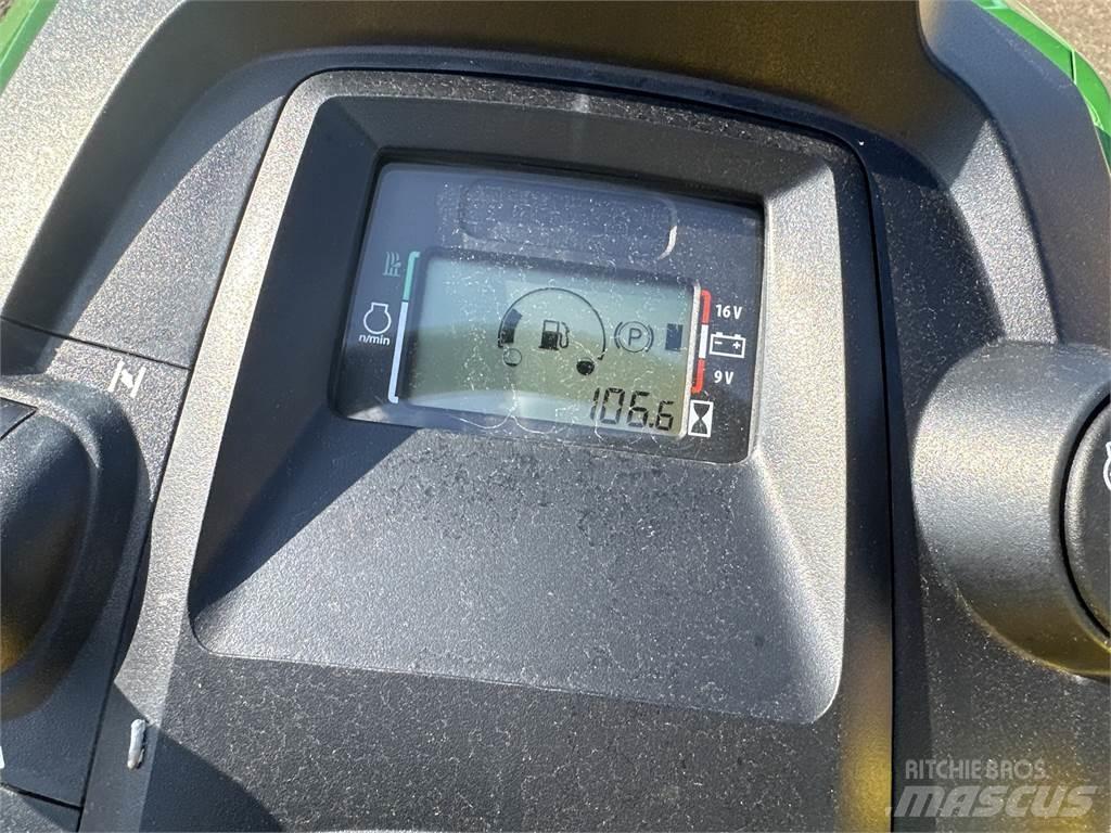 John Deere x380 小型拖拉机