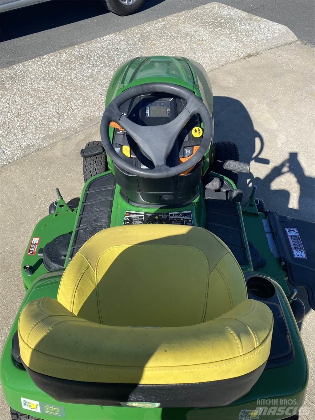 John Deere X380 小型拖拉机