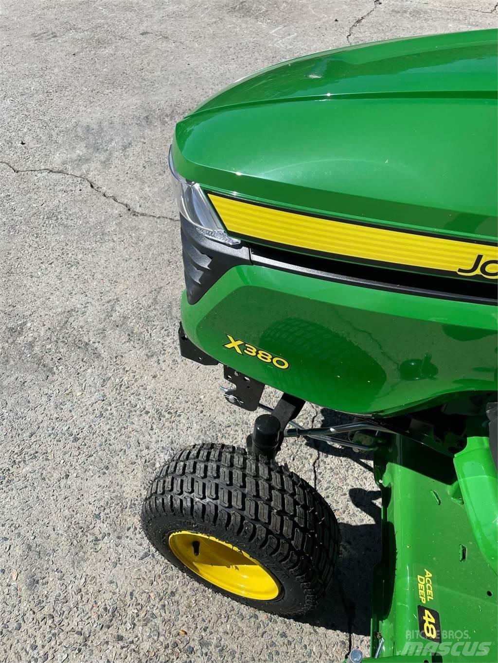 John Deere X380 小型拖拉机