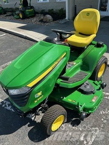 John Deere X380 骑乘式割草机