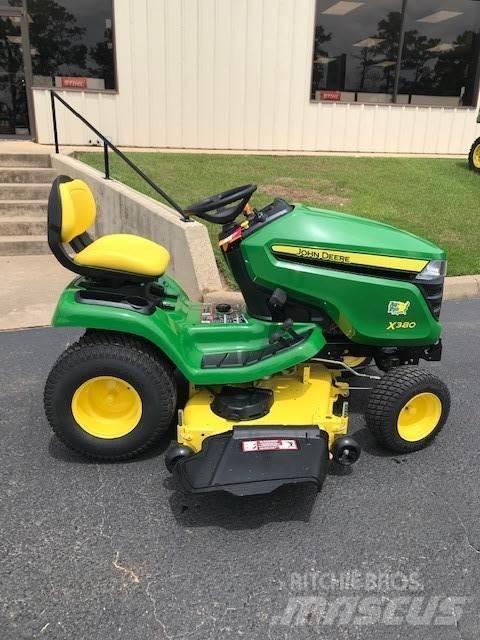 John Deere X380 小型拖拉机