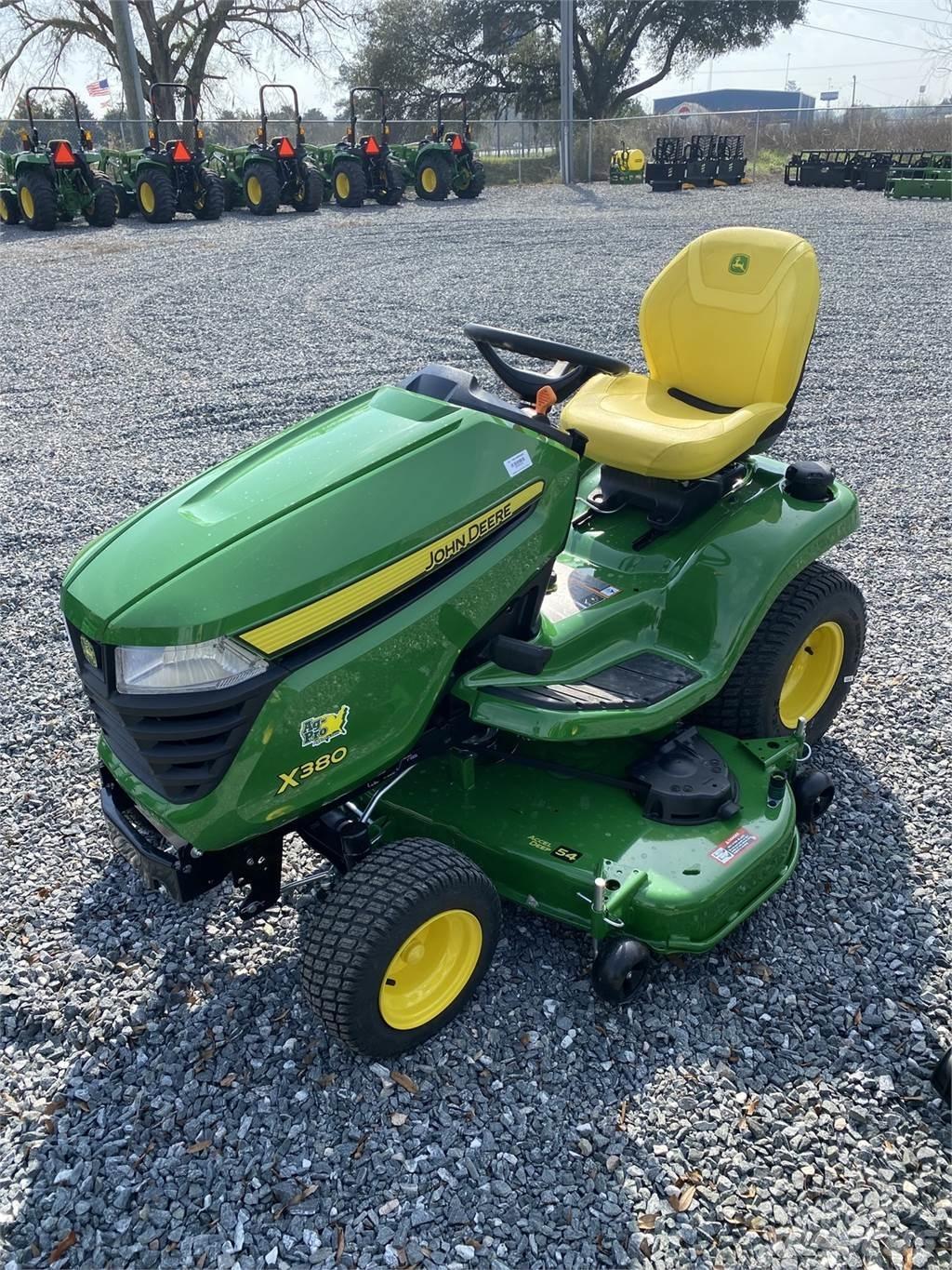 John Deere X380 小型拖拉机