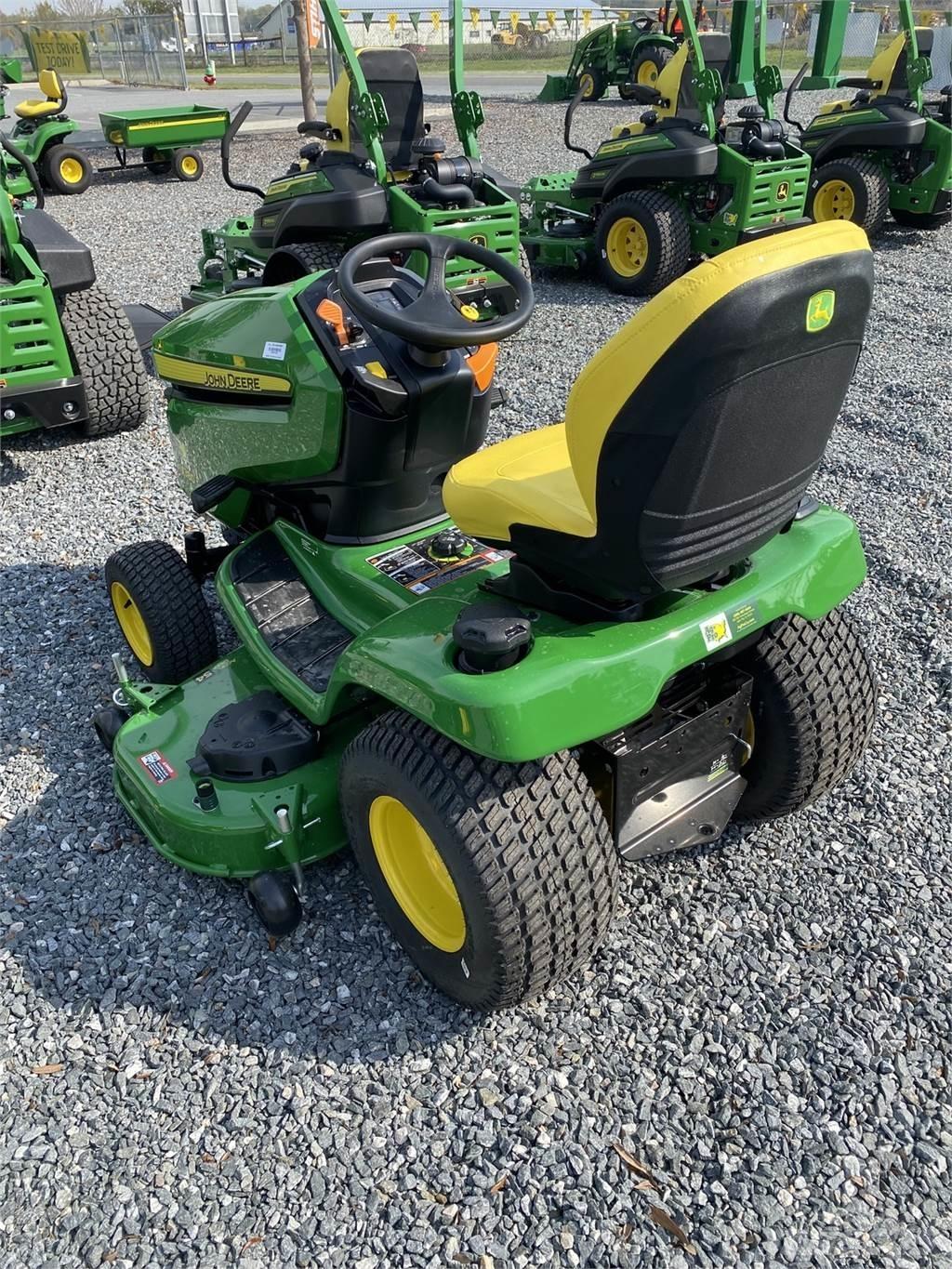 John Deere X380 小型拖拉机