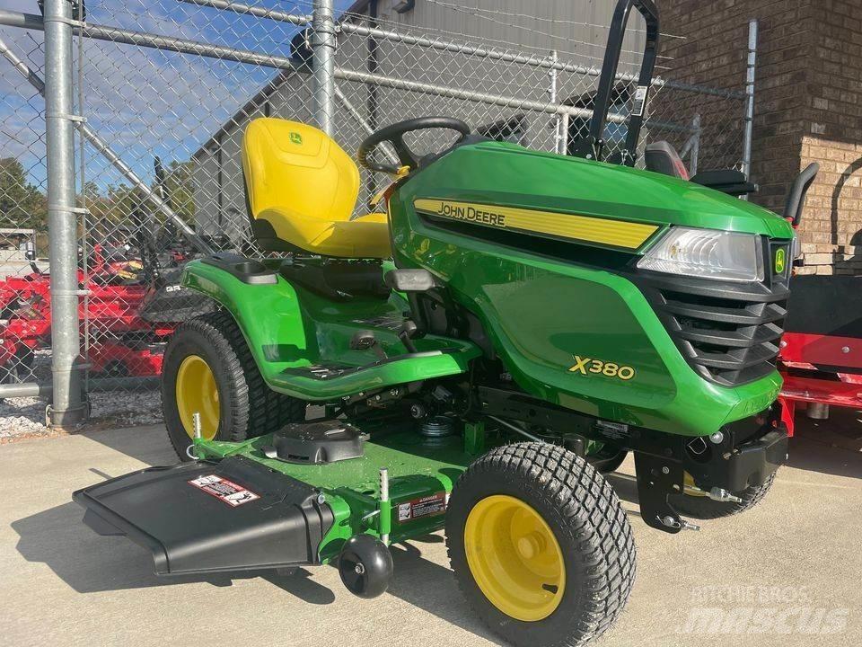 John Deere X380 小型拖拉机