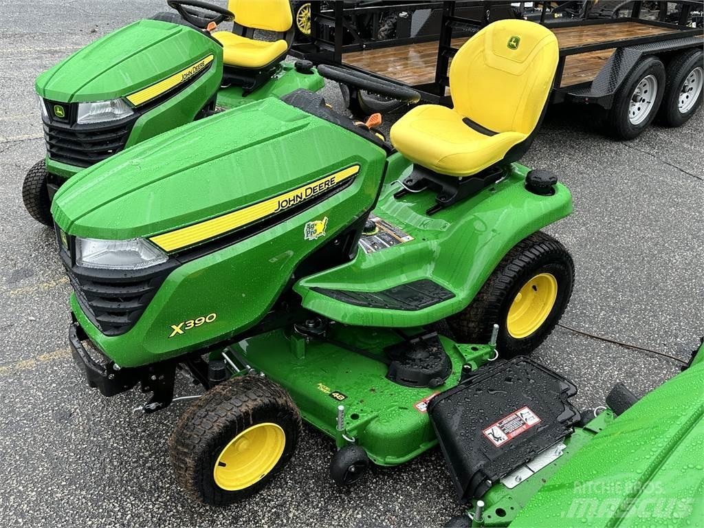 John Deere X390 小型拖拉机