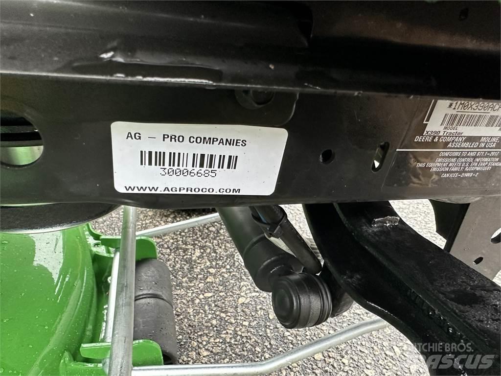 John Deere X390 小型拖拉机
