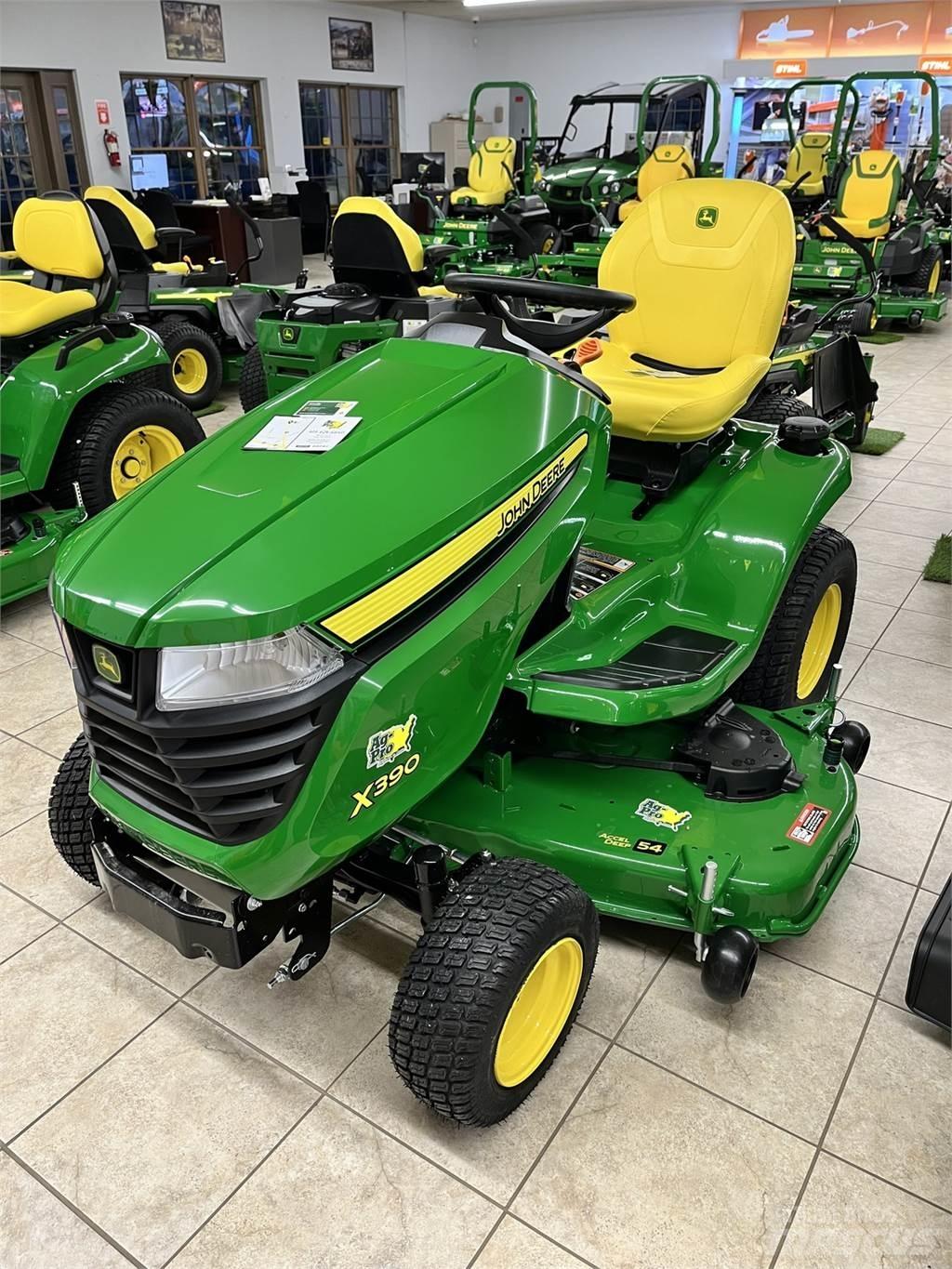 John Deere X390 小型拖拉机