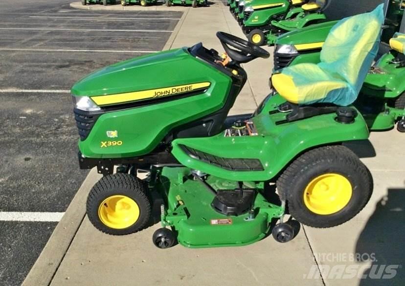 John Deere X390 小型拖拉机