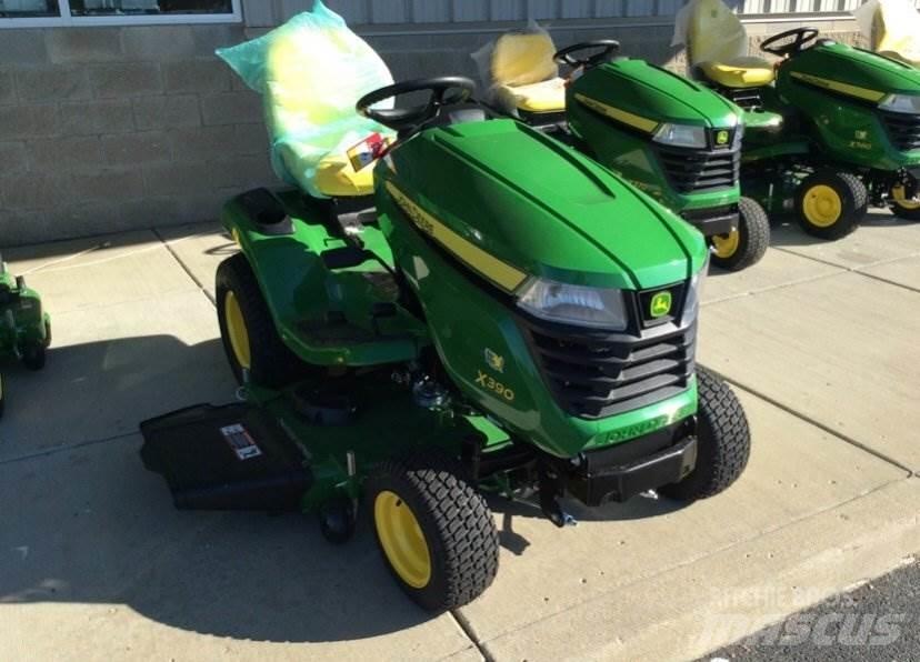 John Deere X390 小型拖拉机