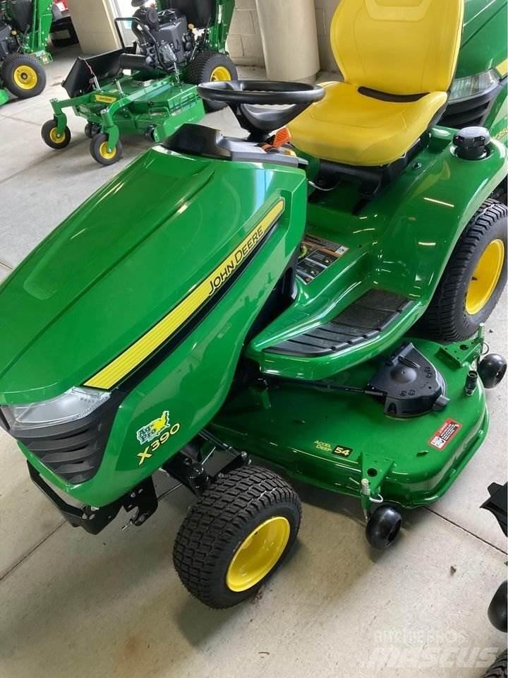 John Deere X390 小型拖拉机