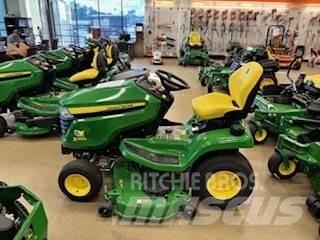 John Deere X390 小型拖拉机