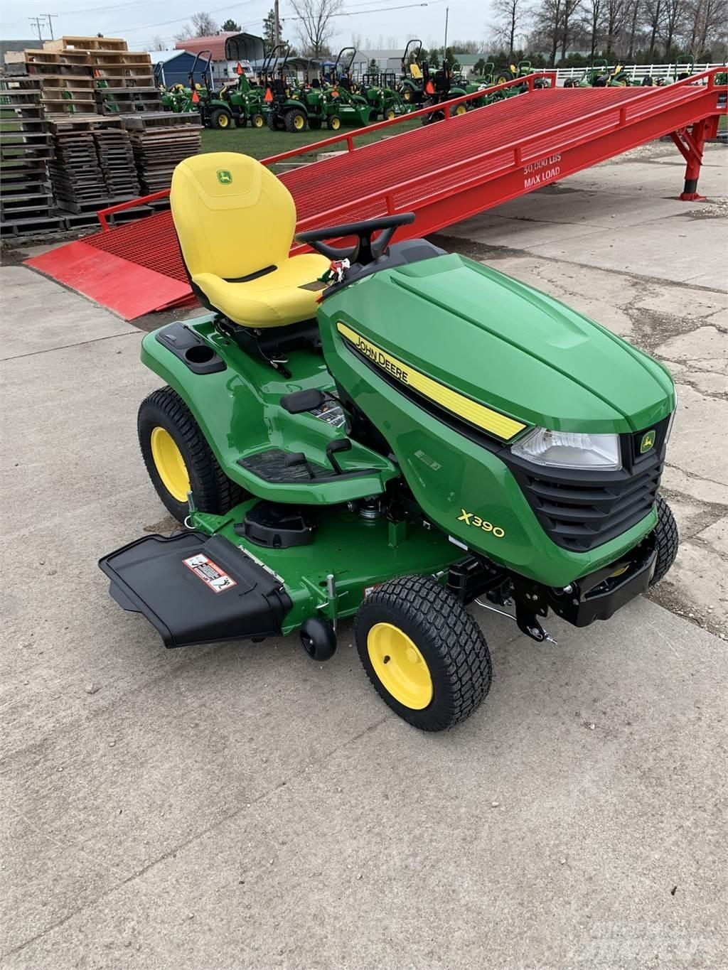 John Deere X390 小型拖拉机