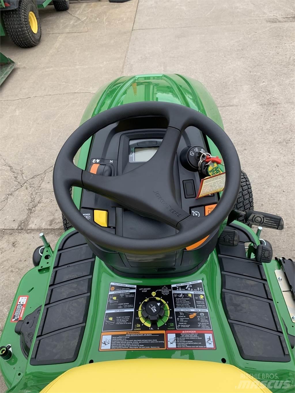 John Deere X390 小型拖拉机